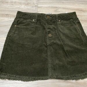 Women’s Indigo Rein Size 5 Green Corduroy Skirt
